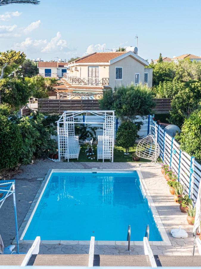 Greek Island Style 2 Bedroom Villa With Pool Next To The Sea Larnaca Bagian luar foto