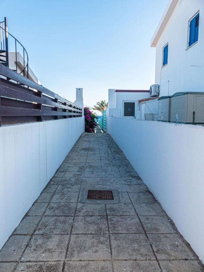 Greek Island Style 2 Bedroom Villa With Pool Next To The Sea Larnaca Bagian luar foto