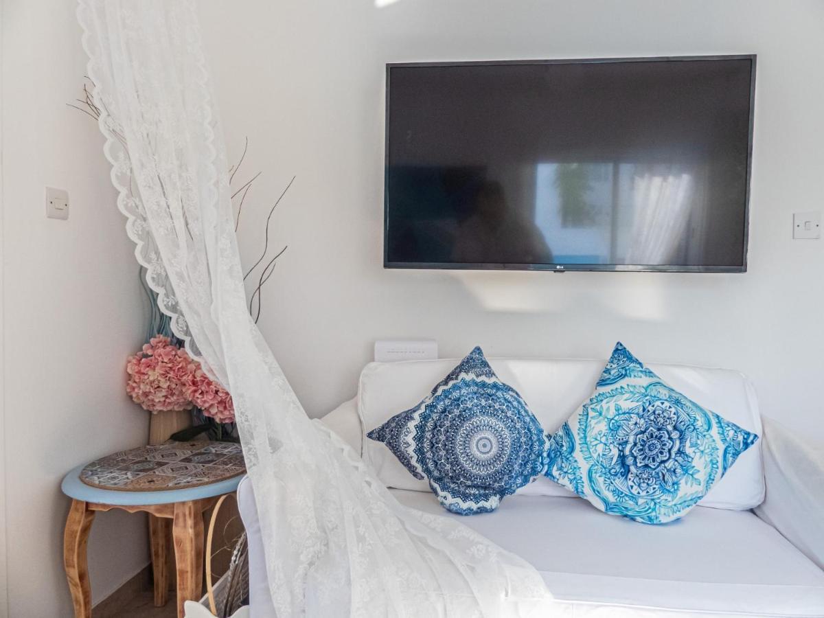 Greek Island Style 2 Bedroom Villa With Pool Next To The Sea Larnaca Bagian luar foto