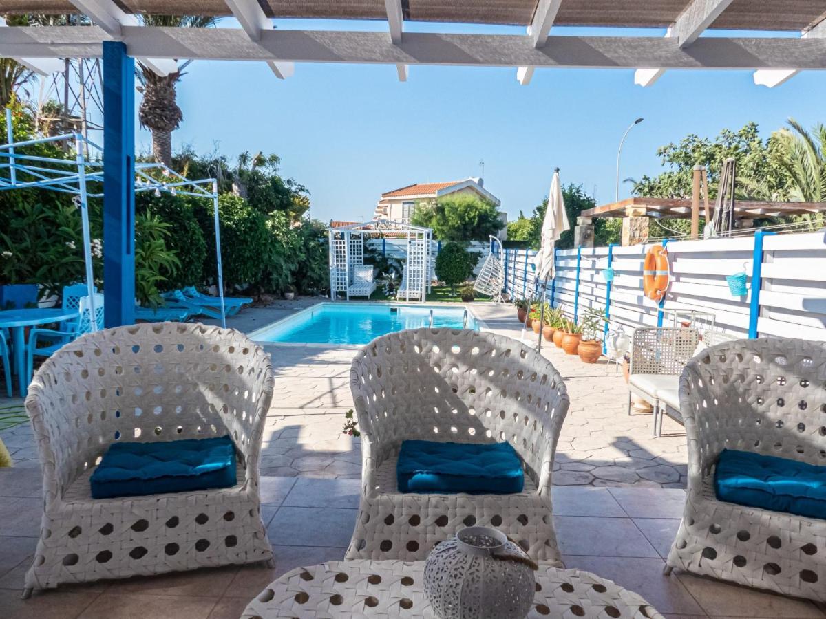 Greek Island Style 2 Bedroom Villa With Pool Next To The Sea Larnaca Bagian luar foto