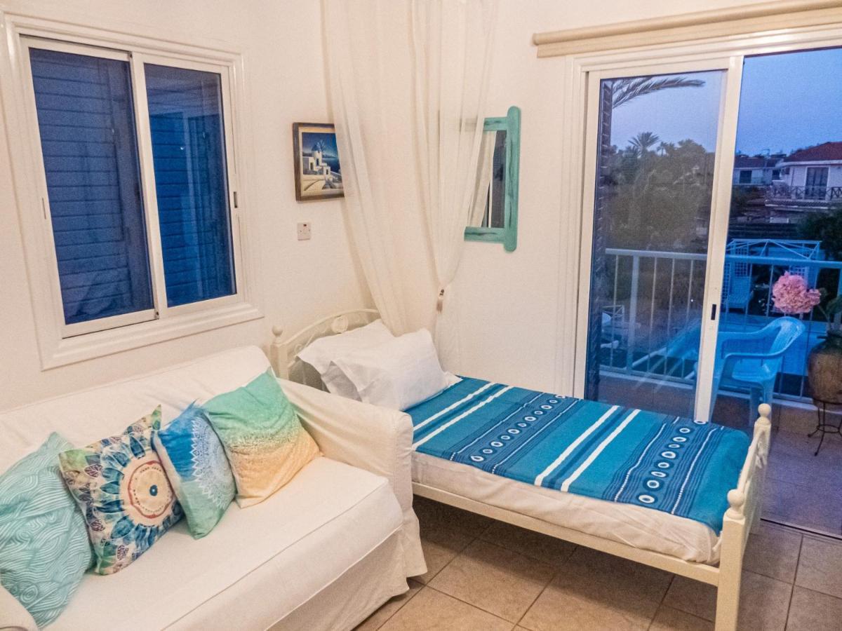 Greek Island Style 2 Bedroom Villa With Pool Next To The Sea Larnaca Bagian luar foto
